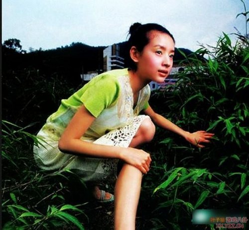 曝光白富美女星出道矮残挫造型