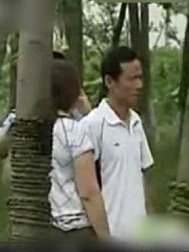 惨！男孩与父母吵架爬上高压电塔 触电身亡_易看