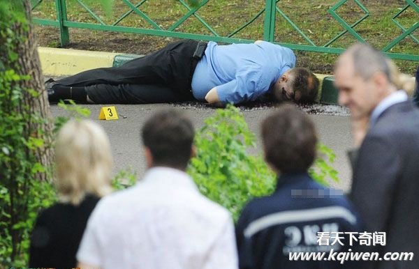 俄前陆军上校被当街枪杀 曾被判战争罪(现场组图)